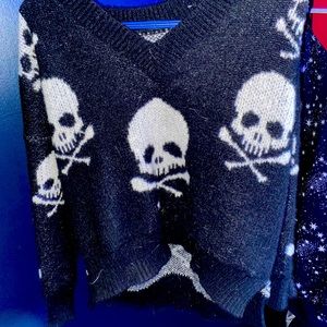 Skull sweater!!